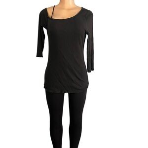 3/$30 🍂 Theory Asymmetrical Black Strap Ribbed Tee